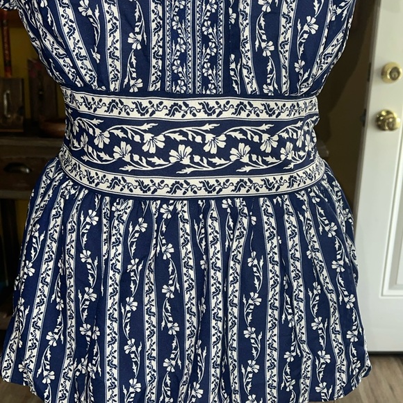 NWT - Max Studio - Crepe V Neck Flutter Sleeve Peplum Blouse - M - Picture 4 of 9